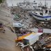 Allen Heath observa el daño en una marina luego del paso del huracán Hanna, el domingo 26 de julio de 2020, en Corpus Christi, Texas. (AP Foto/Eric Gay)
