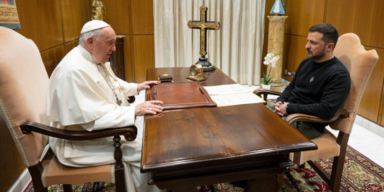 This photo taken and issued as a handout on May 13, 2023 by the Vatican Media shows Pope Francis meeting with Ukrainian President Volodymyr Zelensky during a private audience in The Vatican. Ukrainian President Volodymyr Zelensky arrived in Rome on May 13 for meetings with President of Italy Sergio Mattarella, Prime Minister Giorgia Meloni and Pope Francis in his first visit to Italy since Russia's invasion. (Photo by Handout / VATICAN MEDIA / AFP) / RESTRICTED TO EDITORIAL USE - MANDATORY CREDIT "AFP PHOTO / VATICAN MEDIA" - NO MARKETING NO ADVERTISING CAMPAIGNS - DISTRIBUTED AS A SERVICE TO CLIENTS