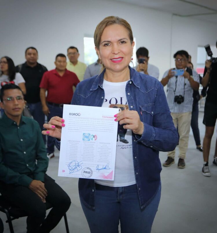 RECIBE LILI CAMPOS CONSTANCIA COMO CANDIDATA PARA BUSCAR REELECCIÓN EN SOLIDARIDAD