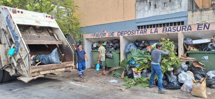 ELIMINAN CONTENEDORES DE CONCRETO PARA BASURA EN FRACCIONAMIENTO VILLAS DEL SOL DE PLAYA DEL CARMEN