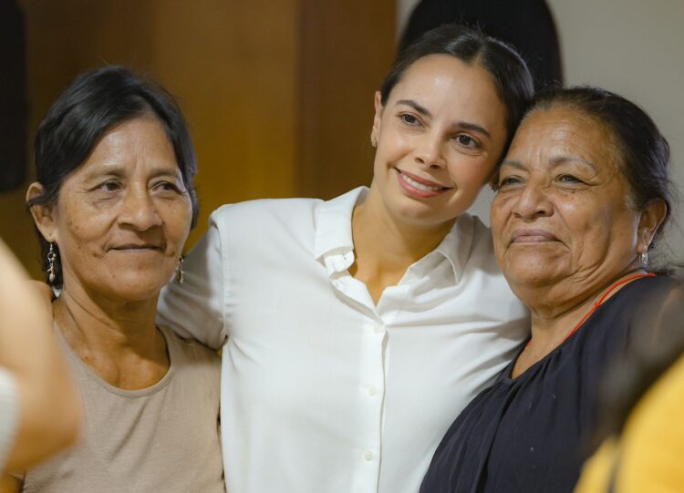 SE COMPROMETE ANA PATY PERALTA CON BIENESTAR DE ADULTOS MAYORES