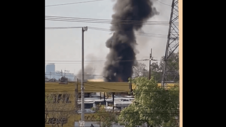 #Videos: SE DESPLOMA HELICÓPTERO EN ALCALDÍA COYOACÁN DE LA CDMX