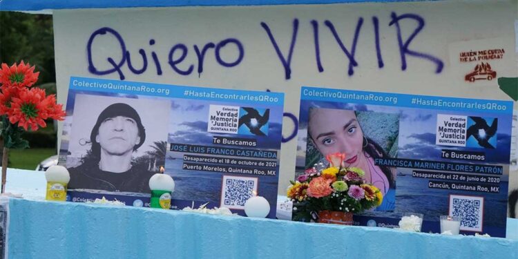 Colectivos de personas desaparecidas en Quintana Roo se manifestaron en la Glorieta del Ceviche en el marco del Día Internacional de las Víctimas de Desaparición Forzada.